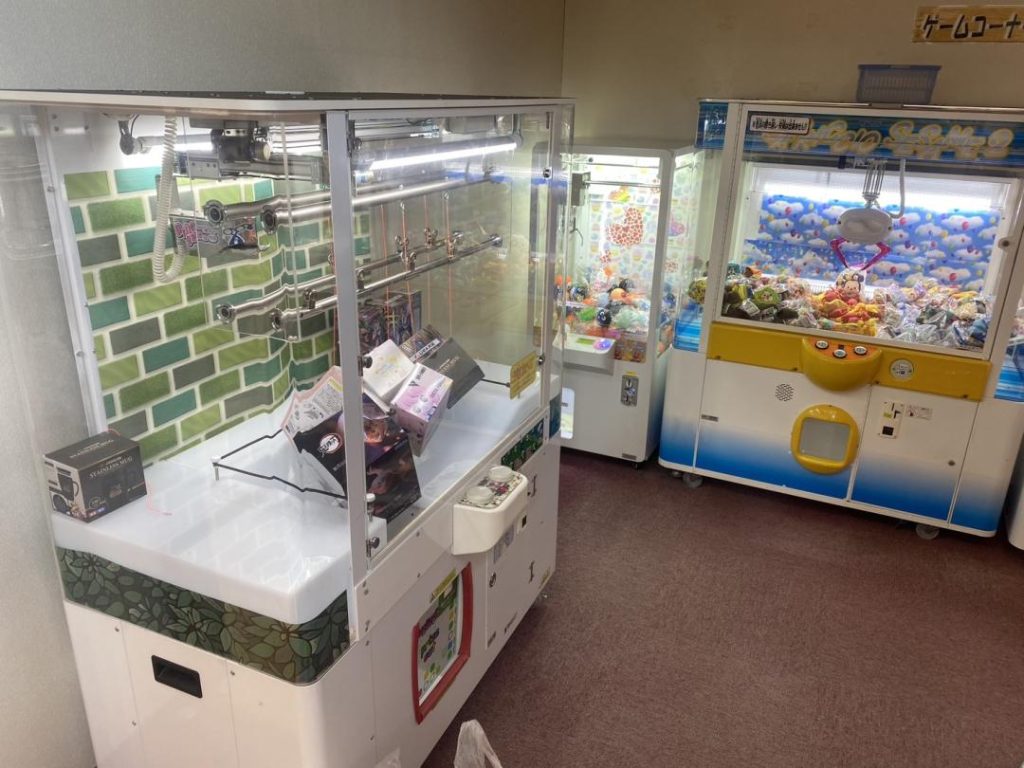 温浴施設様内の1階。レストラン、自動販売機もマッサージ器も、休憩スペースもある・・・