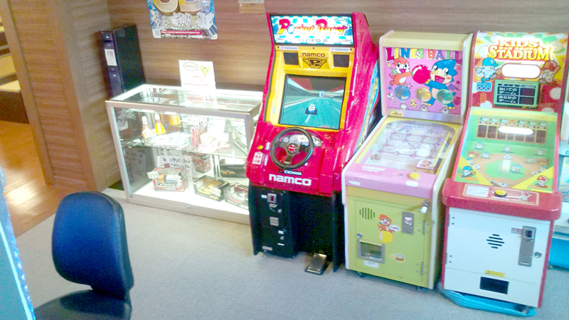 ファミリーでご来店のお客様の待ち時間の有効活用に。リラックスされたお客様は財布の紐も緩みがちです。