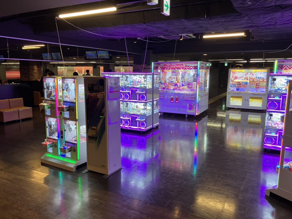 【カラオケレインボー】受付前の小スペースが売上向上に！